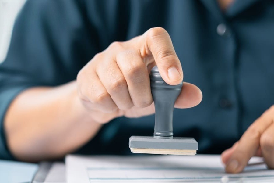 Điều kiện cấp giấy phép nhập khẩu tùy thuộc vào loại hàng hóa và quy định pháp luật hiện hành.