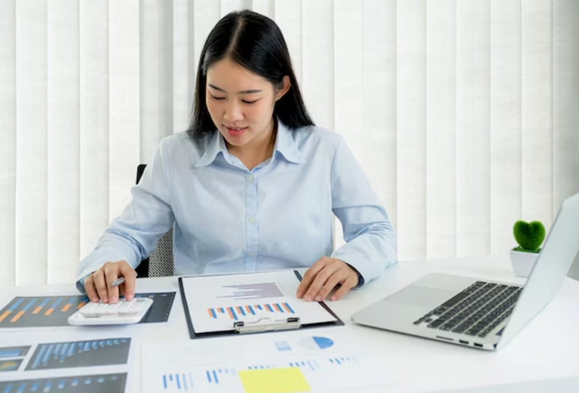 Kế toán công nợ theo dõi và xử lý các khoản phải thu, phải trả trong doanh nghiệp.