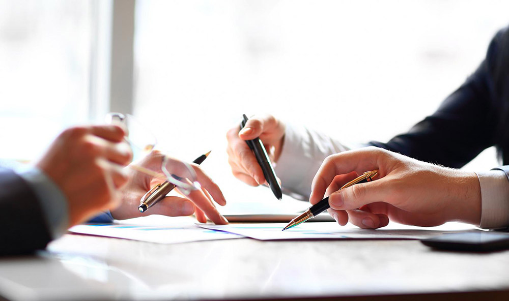 Quy trình soạn thảo và ký kết hợp đồng giúp đảm bảo thỏa thuận giữa các bên được thực hiện rõ ràng.