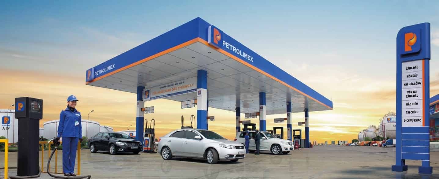 Doanh nghiệp kinh doanh, phân phối xăng dầu theo quy định pháp luật.